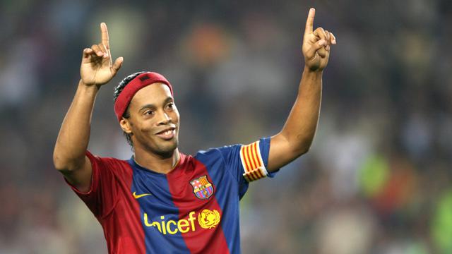 Sang Legenda Kembali! Ronaldinho Tampil di Iklan Shopee, Netizen Nostalgia Gol Ikoniknya