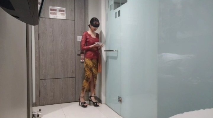 Video Wanita Kebaya Merah Viral di Jagat Maya