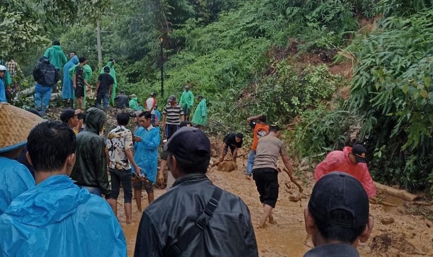 PD Muhammadiyah Kepahiang Terjebak Longsor Usai Salurkan Bantuan Banjir di Lebong