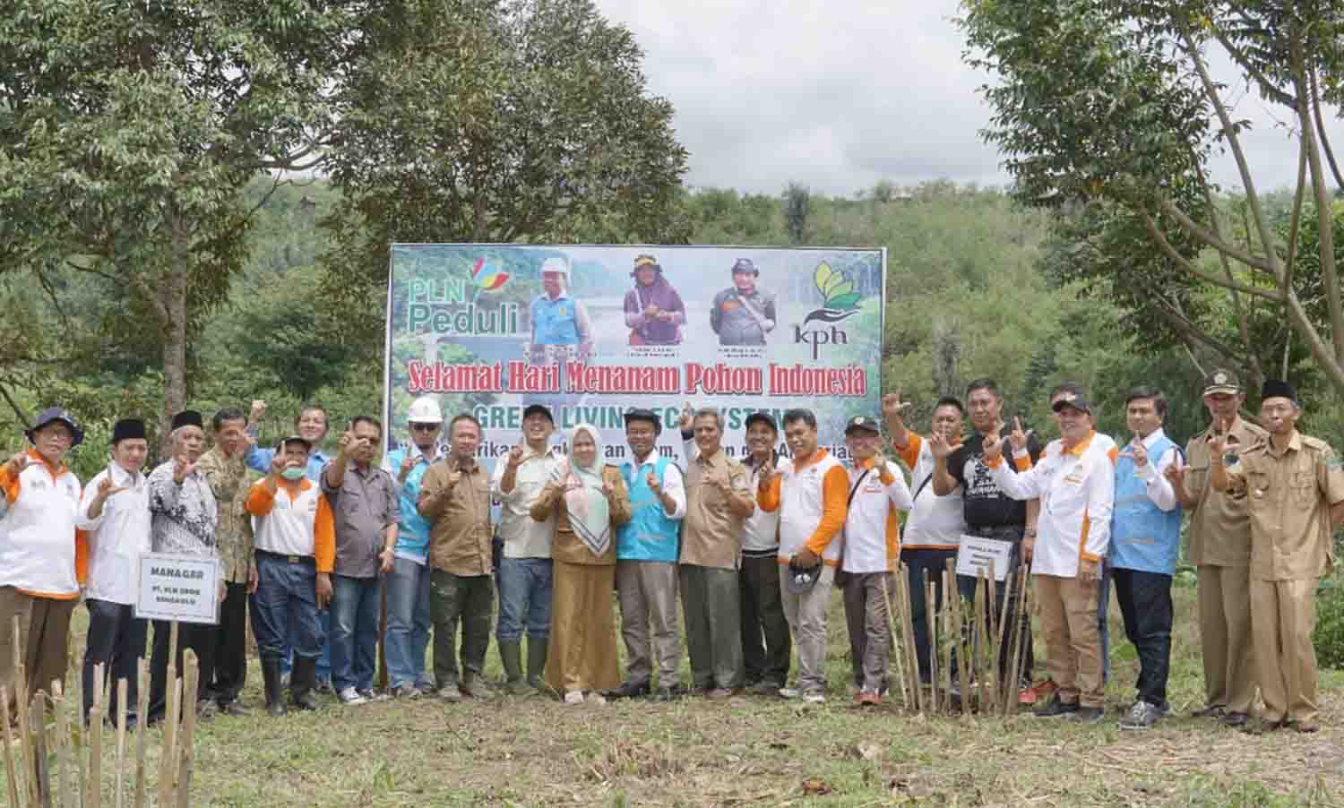 Turunkan Emisi Gas Rumah Kaca, PLN Peduli Hijaukan Kabupaten Rejang Lebong di Hari Menanam Pohon Indonesia