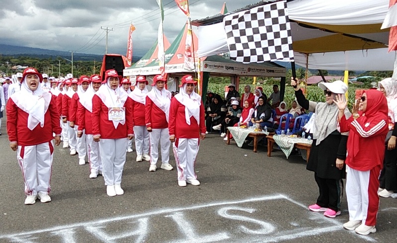 Semangat Menyala, Pasukan Srikandi Kepahiang Ramaikan Gerak Jalan HUT RI ke 80