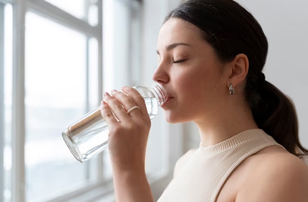 Mengapa Kita Tetap Merasa Haus Meskipun Sudah Minum Banyak Air, Ini Penyebabnya!