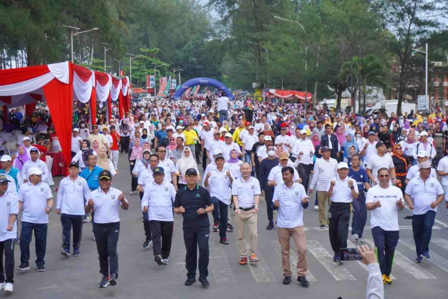 Ribuan Masyarakat Meriahkan CFD Raflesia