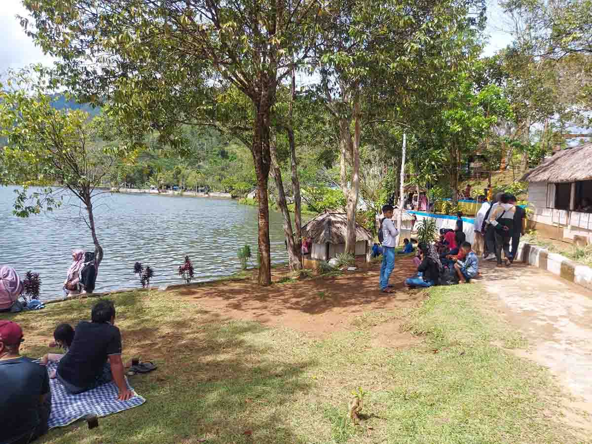 Danau Picung hingga Masjid Agung Diserbu Wisatawan