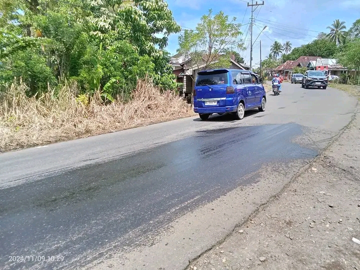 Minyak Berceceran di Jalan Lintas Taba Sating Makan Korban!