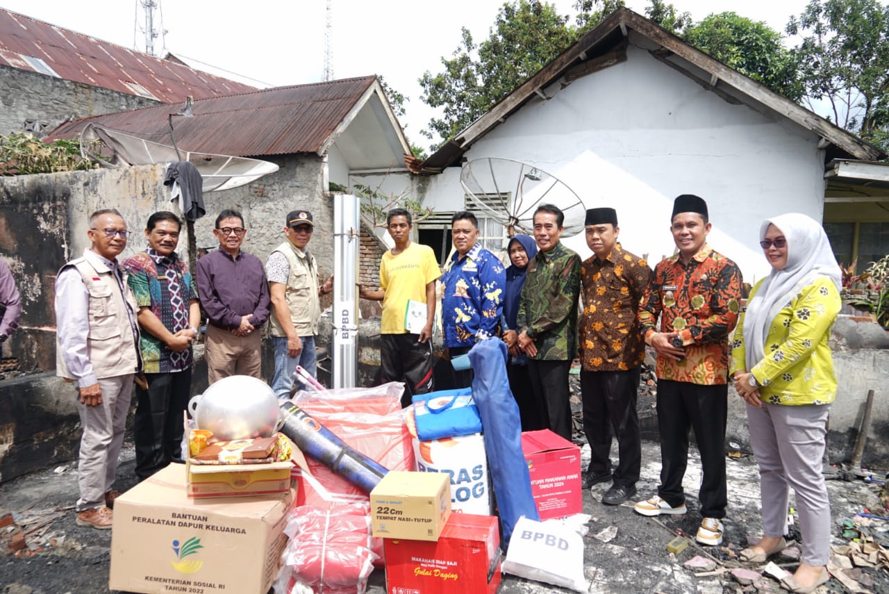 Peduli Korban Kebakaran, Bupati Kepahiang Salurkan Bantuan