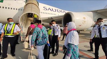 Pesawat Delay Jamaah Haji Asal Kabupaten Bogor Kelaparan