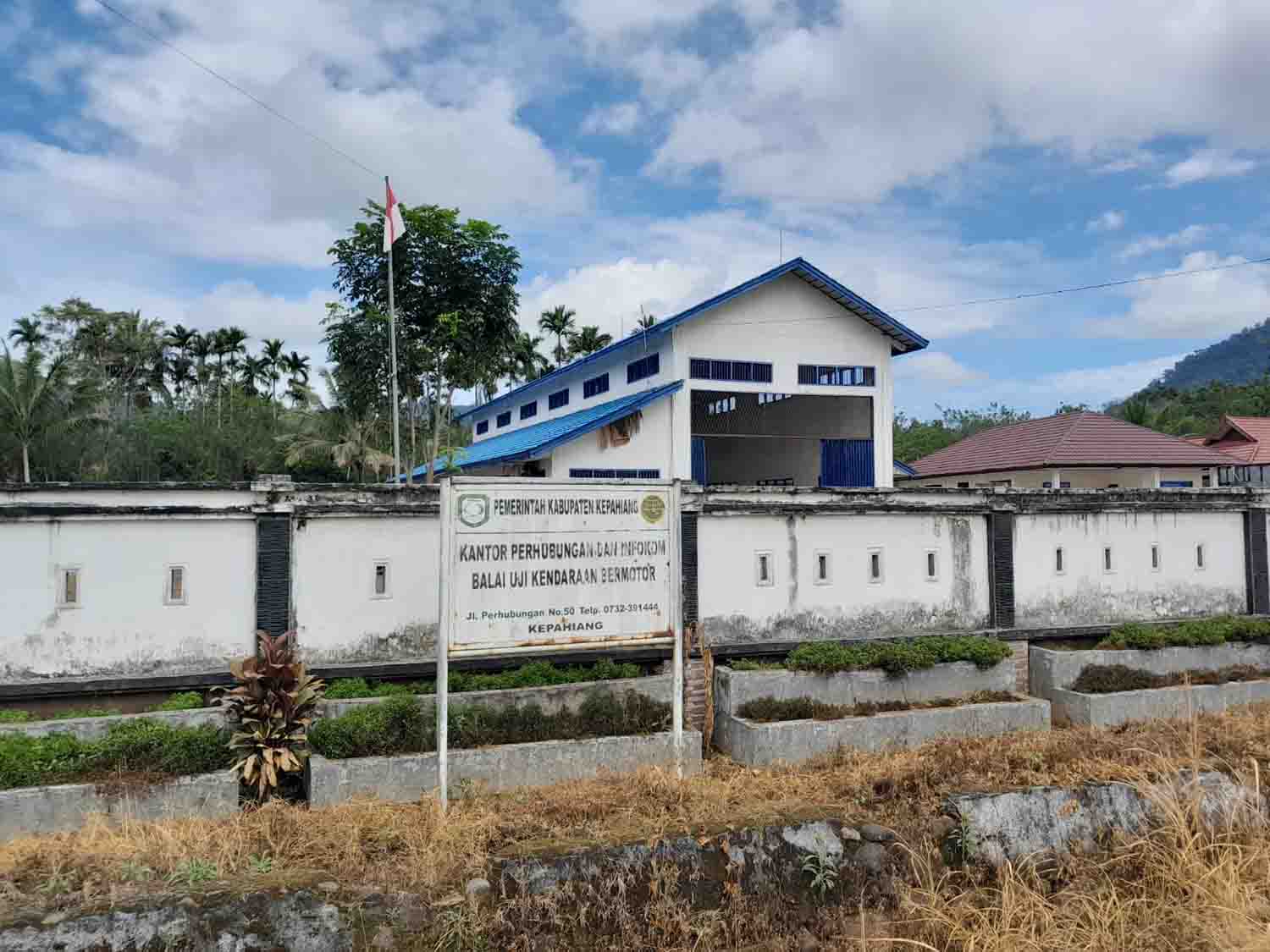 Bertahan di Kantor Lama