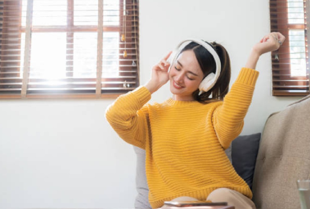 Rahasia Meningkatkan Mood, Mendengarkan Musik dan Bernyanyi Sebagai Solusinya