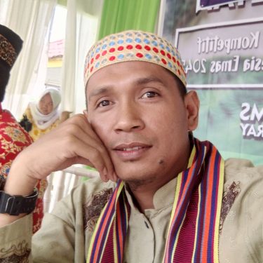 Ustaz Reno Akay Imam Shalat Idul Adha di Masjid Agung 