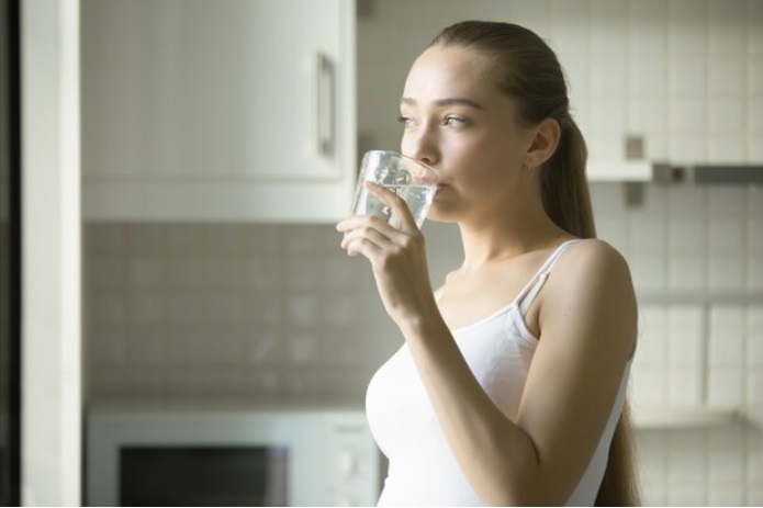 Seberapa Banyak Tubuh Harus Minum Air Putih, Berikut Penjelasan Serta Tips Meningkatkan Asupan Air Putih