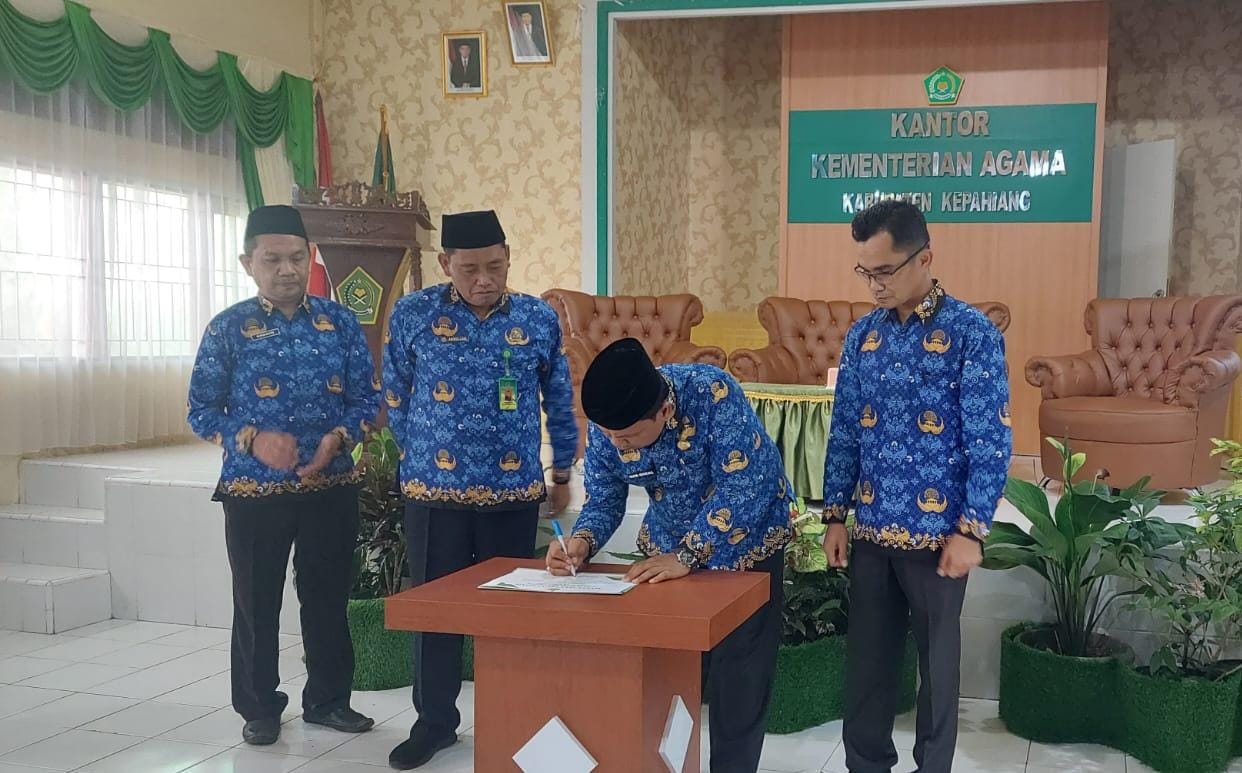 Jajaran Kemenag Teken Maklumat Pelayanan dan Penanganan Benturan Kepentingan