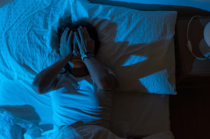 Cek Fakta: Benarkah Terbangun Tidur Tengah Malam Pertanda Kehadiran Sosok Gaib