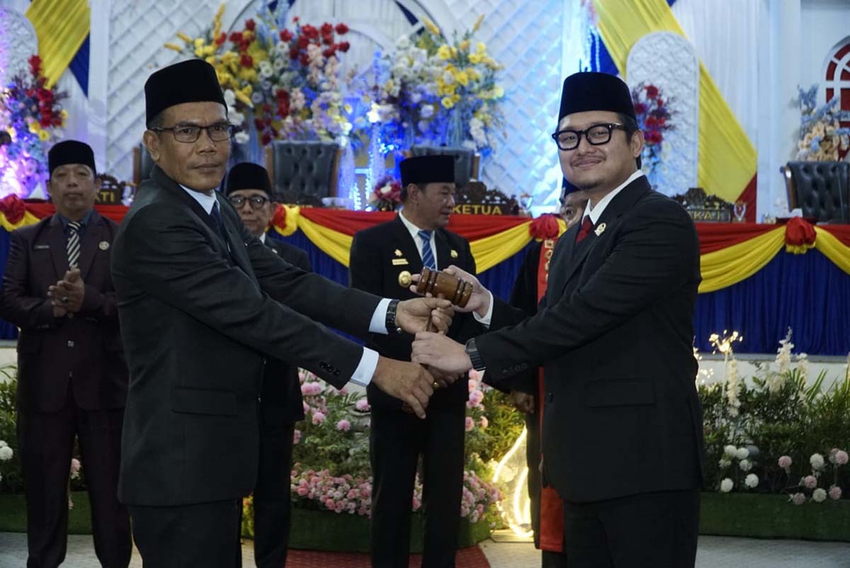 Bersama 2 Wakil Ketua, Igor Resmi Dilantik Sebagai Ketua DPRD Kepahiang Periode 2024-2029