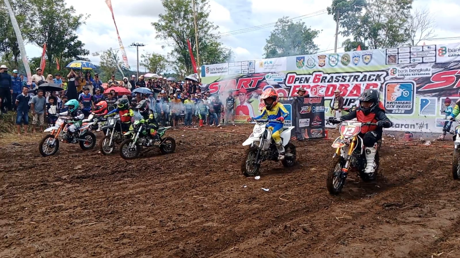 Crosser Cilik Tampil Memukau di Open Grasstrack Escobar Cup 6, Diikuti 164 Crosser se-Sumbagsel