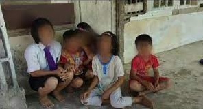 VIRAL Tangisan Histeris 5 Anak Yatim Saat Ibu Merek Ditahan Jaksa 'Tolonglah Kami'