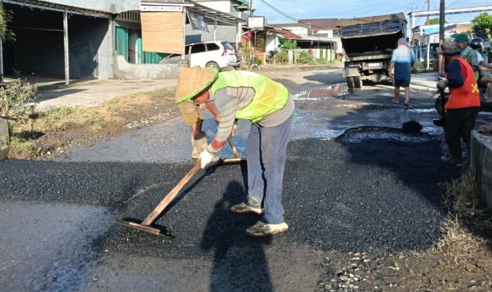 Dinas PUPR Kepahiang Respon Cepat Laporan Masyarakat Terkait Jalan Berlubang