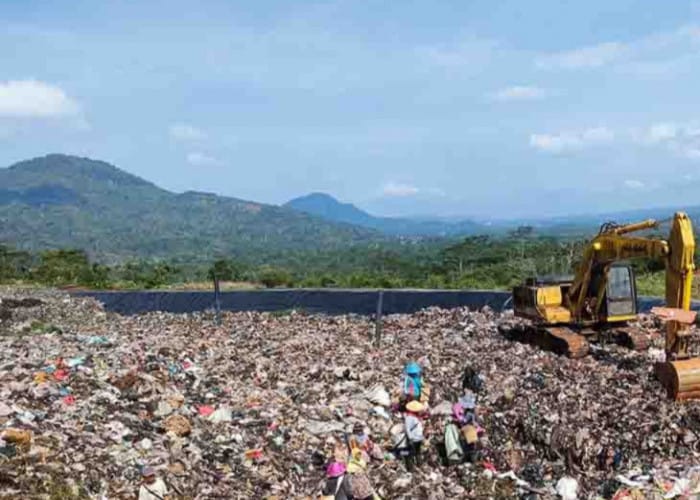 Pengadaan Alat Berat Dinilai Urgent, Tapi TPST Belum Dilengkapi Alat Pengolahan Sampah!