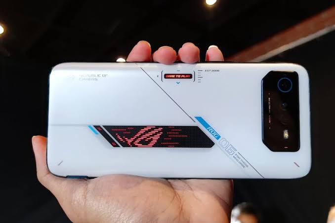 Dinobatkan Sebagai Handphone Tercanggih 2024, Ini Spesifikasi Asus ROG Phone 6 Pro!