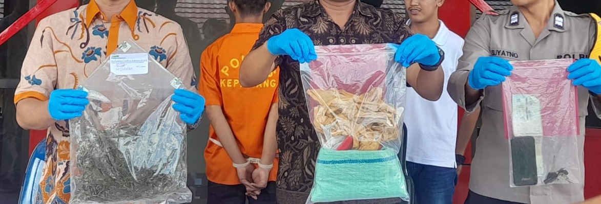 Jatuh Dari Motor, Mahasiswa Terciduk Bawa Ganja