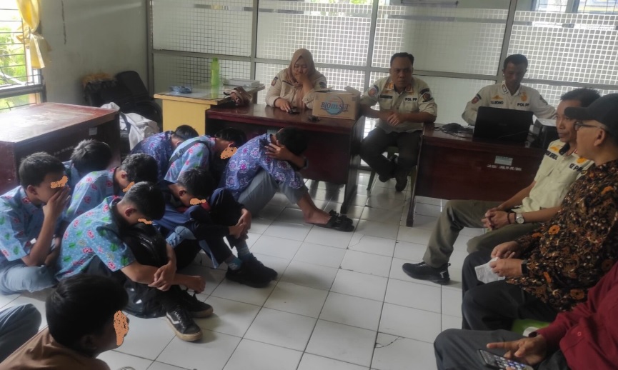 Belasan Pelajar Terjaring Razia Saat Jam Sekolah