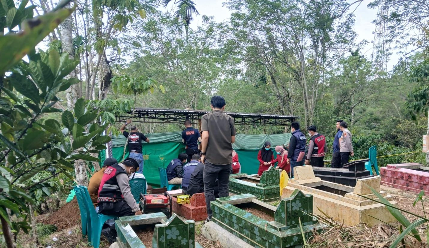 Iringi Proses Autopsi GFR, TPU Desa Batu Bandung Dipadati Warga!
