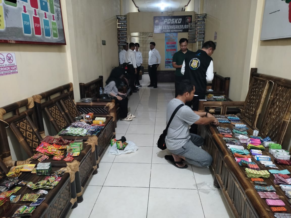3 Pedagang Obat Ilegal Pesan Barang Via Online