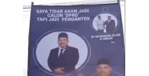 Bukan Caleg, Pria Ini Nekat Pasang Baliho Sendiri Dengan Tulisan yang Bikin Dirinya Mendadak Viral