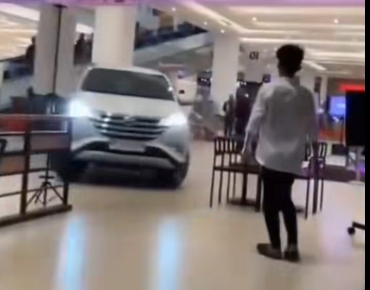 Sempat Diduga Depresi Karena Mutasi, Pegawai Bawaslu Nekat Bawa Mobil Terobos Masuk Mall