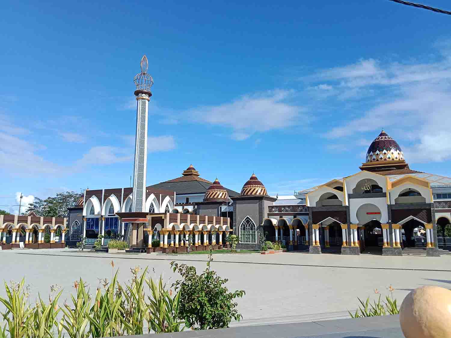 Gubernur Laksanakan Sholat Ied dan Pemotongan Kurban di MRBI