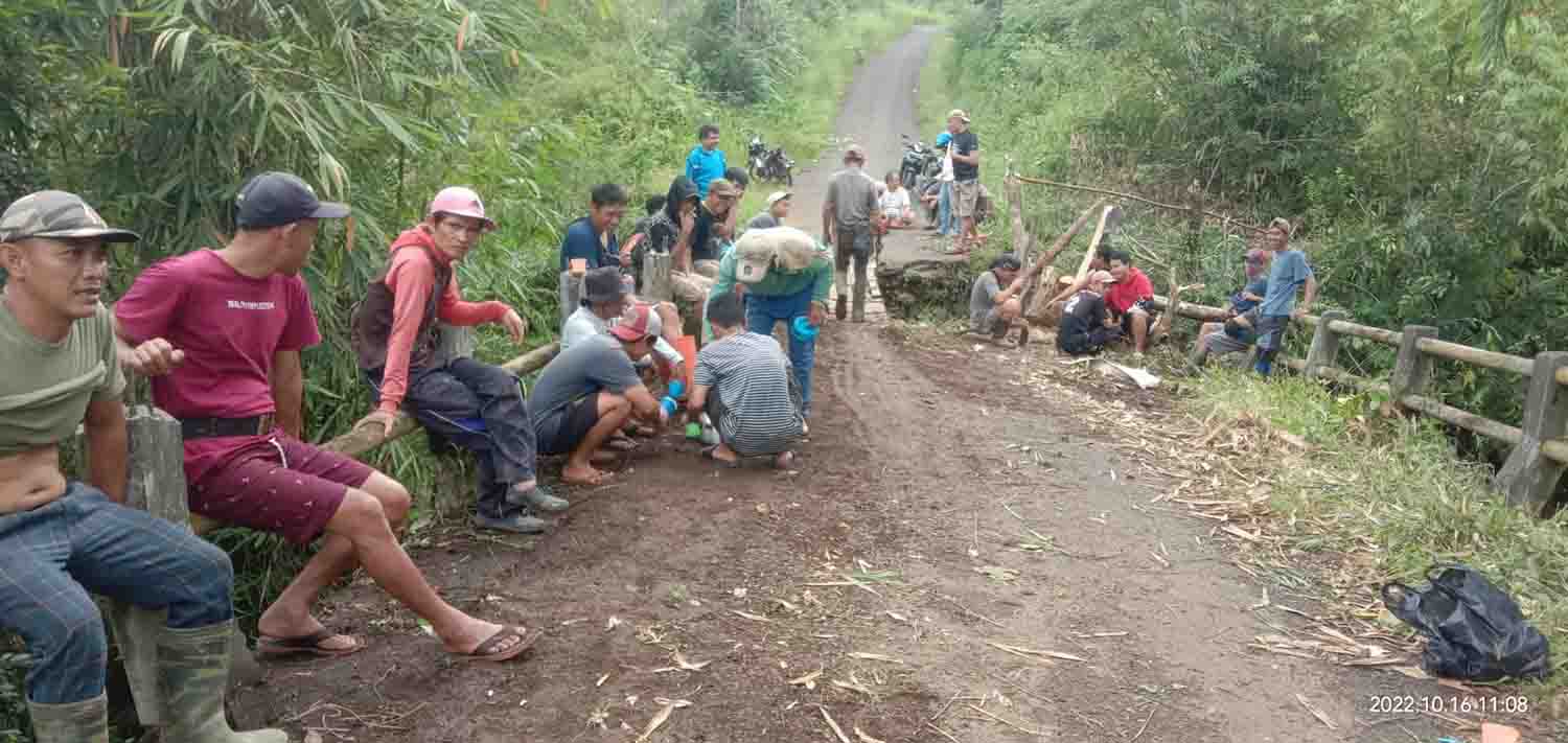 Harapkan Perbaikan Jembatan Penghubung