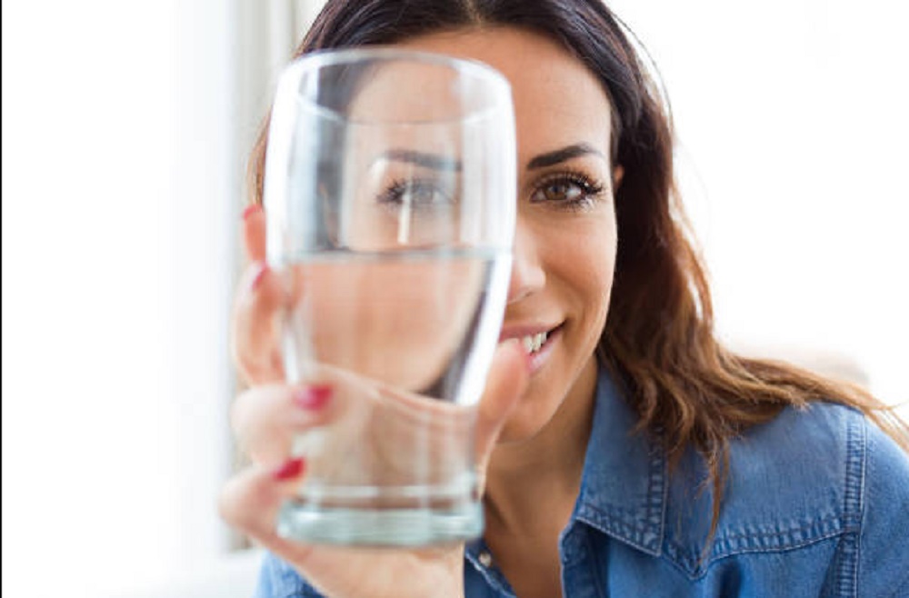 Anti Dehidrasi, Tips Minum Air Putih yang Tepat Saat Berpuasa Selama Ramadhan