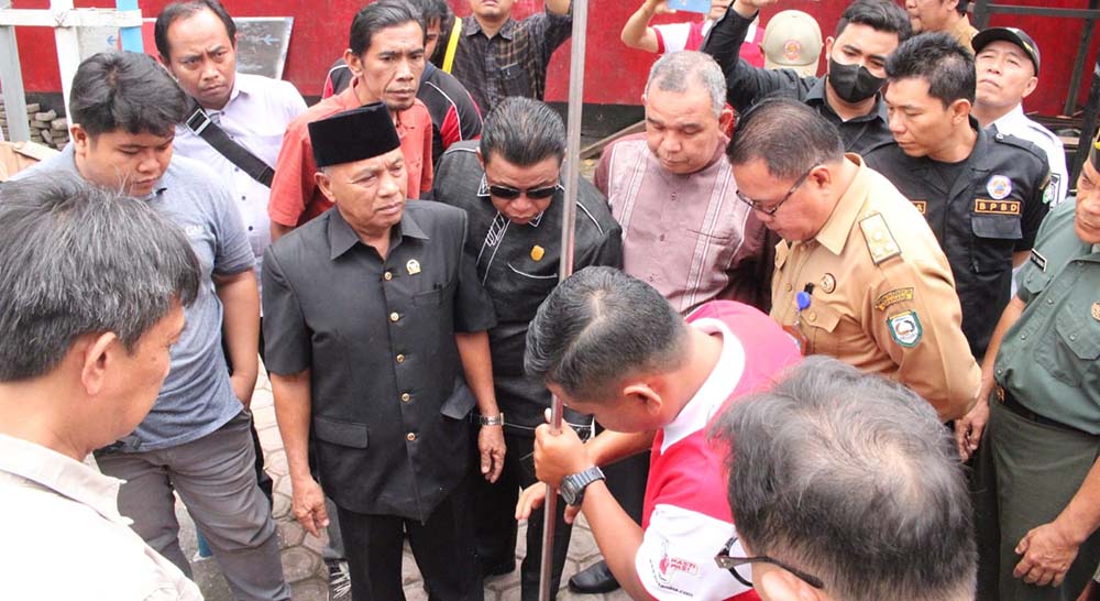 Diduga Bocor, Pertamina Masukan Air Dalam Tangki Penapungan BBM SPBU Pasar Kepahiang!