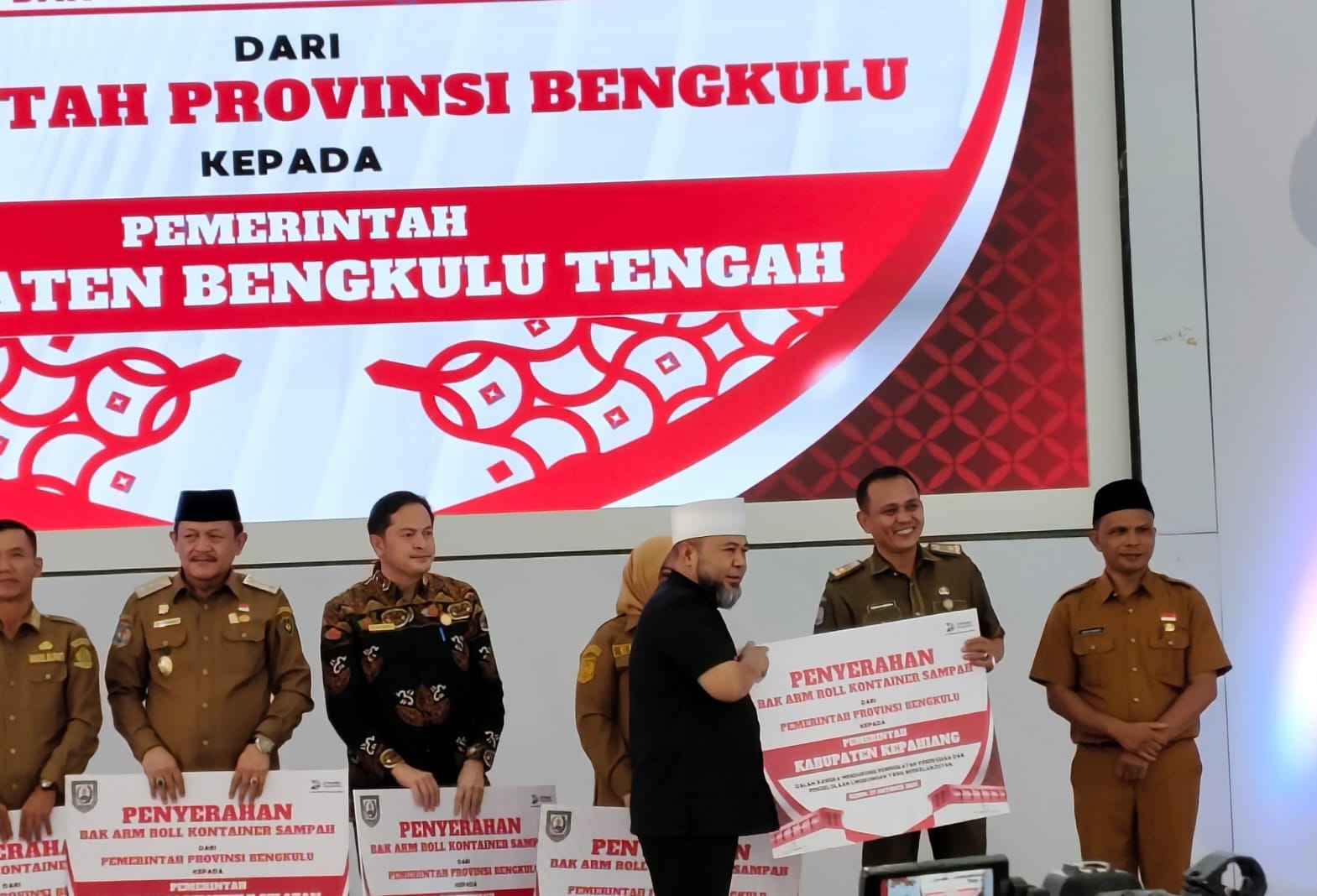 Dapat Bantuan Penanganan Sampah dari Pemprov Bengkulu, Kepahiang Kebagian 7 Kontainer 