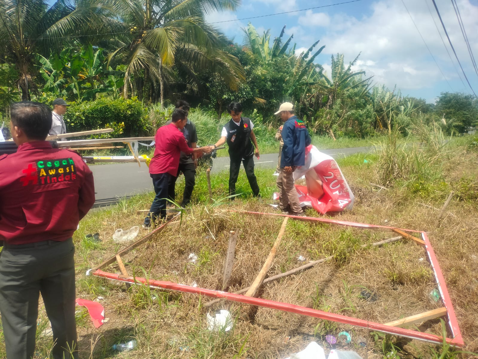 BANDEL! APK Caleg Masih Ditemukan Berdiri Kokoh Saat Masa Tenang