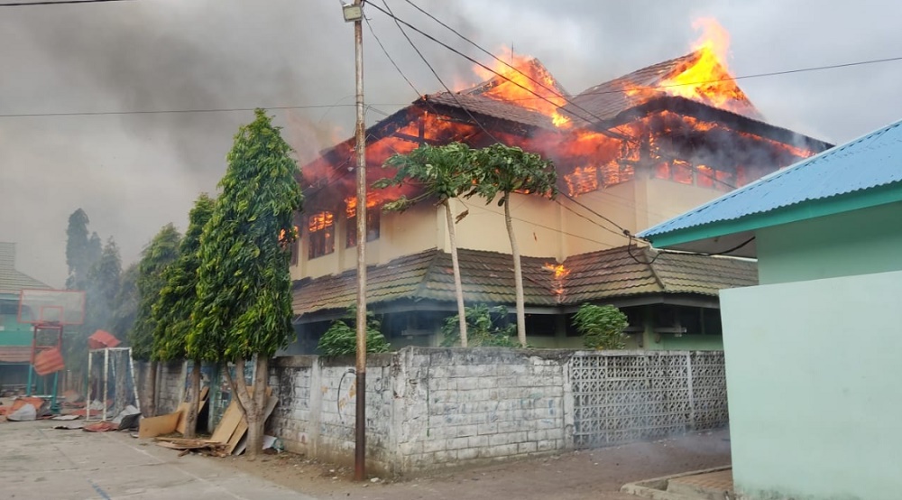 BREAKING NEWS: SMKN 3 Kota Bengkulu Kebakaran!