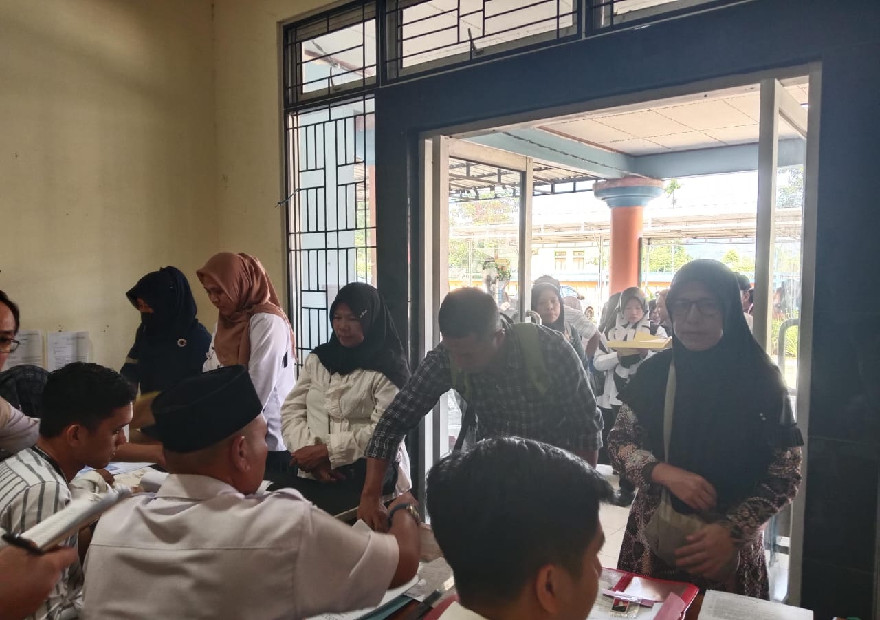 Buktikan SK Keaktifan, Satu Persatu Berkas Tenaga Honorer Diperiksa BKDPSDM Kepahiang