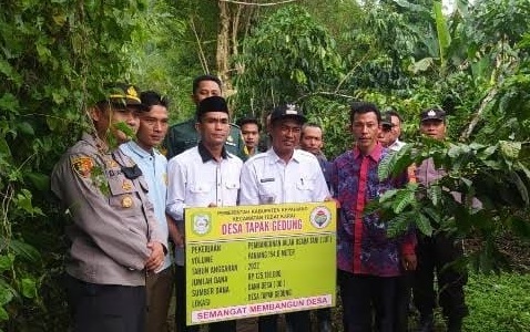 Kegiatan Fisik dan Ketahanan Pangan Desa Tapak Gedung Dimulai 