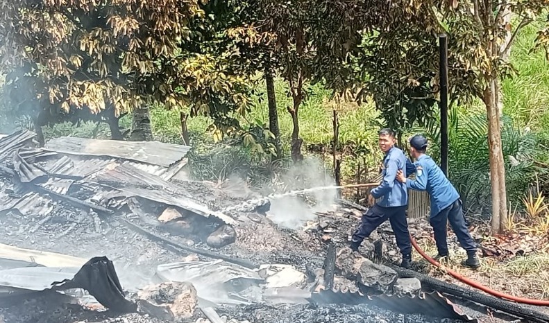 Rumah Ludes Jadi Arang, Warga Cinta Mandi Merugi Puluhan Juta!