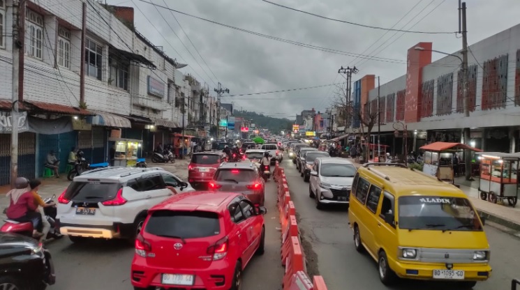 Pengendara Hati-Hati, Tahun Baru 2025 Jalan Lintas Kepahiang Padat Merayap