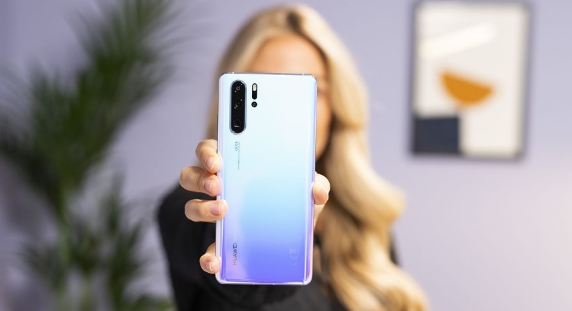 Hp Huawei P30, Ponsel Pintar Konten Kreator Pemula dengan Warna Baru dan Case Glamor