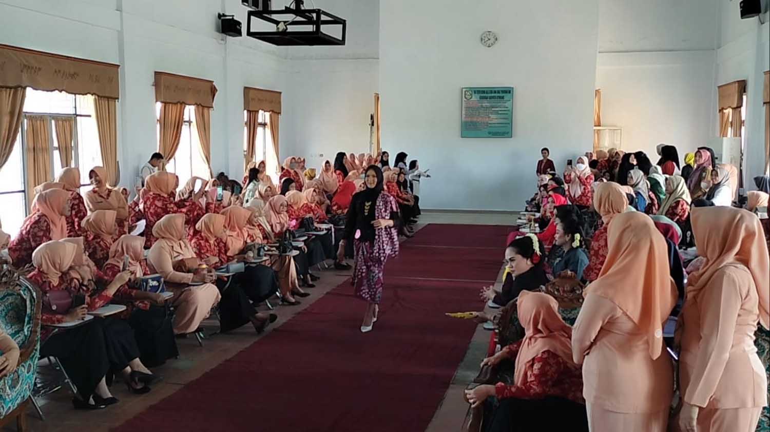 Bertemakan Batik Diwo, Karpet Merah Jadi Saksi Cantiknya Kartini Kepahiang