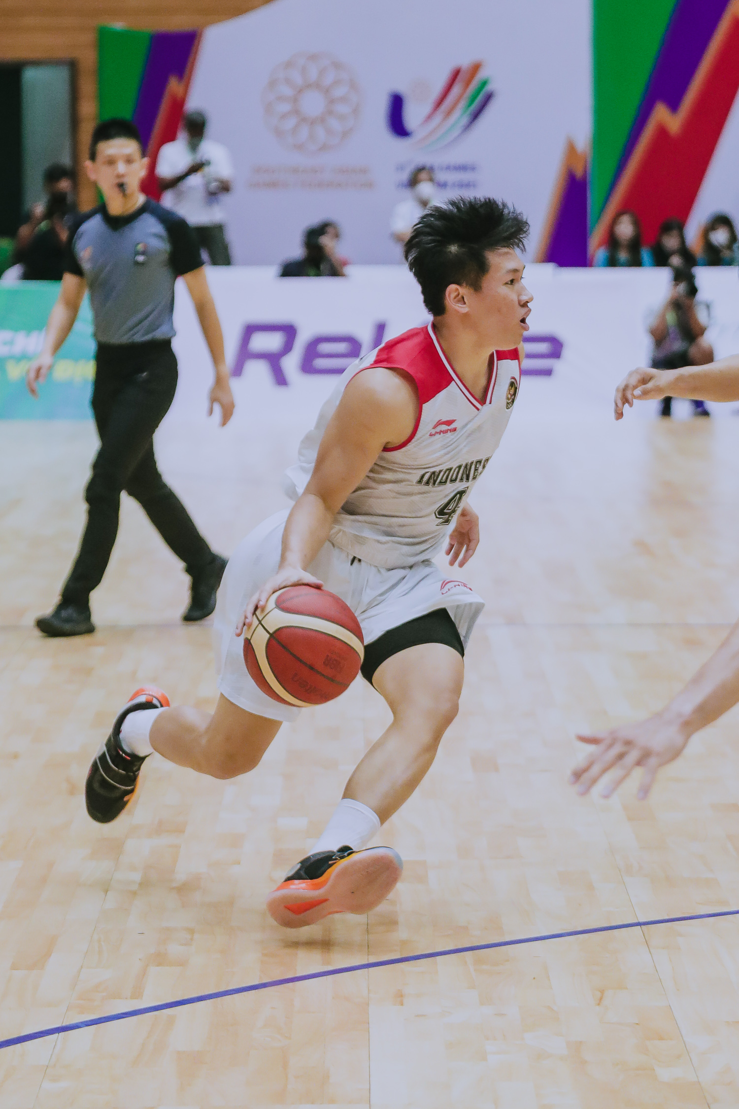 Sepatu AD2 Ukiran Sejarah Baru Timnas Basket Indonesia