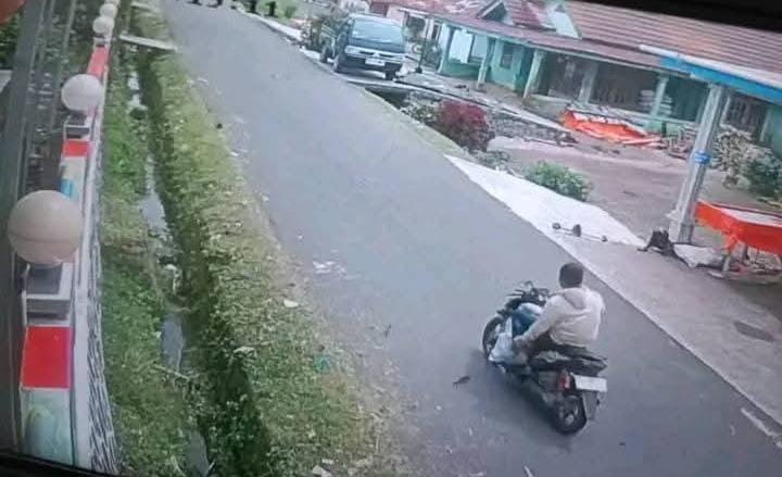 Pelaku Pencurian Sepeda Motor Mamang Paket Terekam CCTv