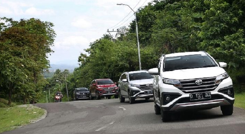 Ternyata Begini Perbandingan Performa Daihatsu Terios dan Toyota Rush Saat di Tanjakan