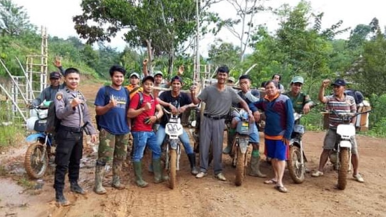 Sepenggal Cerita Danni Azza, Tunaikan Kewajiban Penyuluh Agama Lalui Medan Terjal Pelosok Desa Langggar Jaya