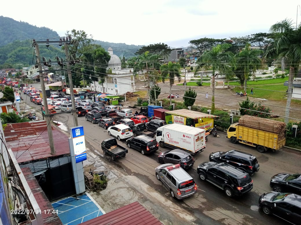 Gara-gara Proyek Jalan, Lalu Lintas di Kepahiang Macet Panjang