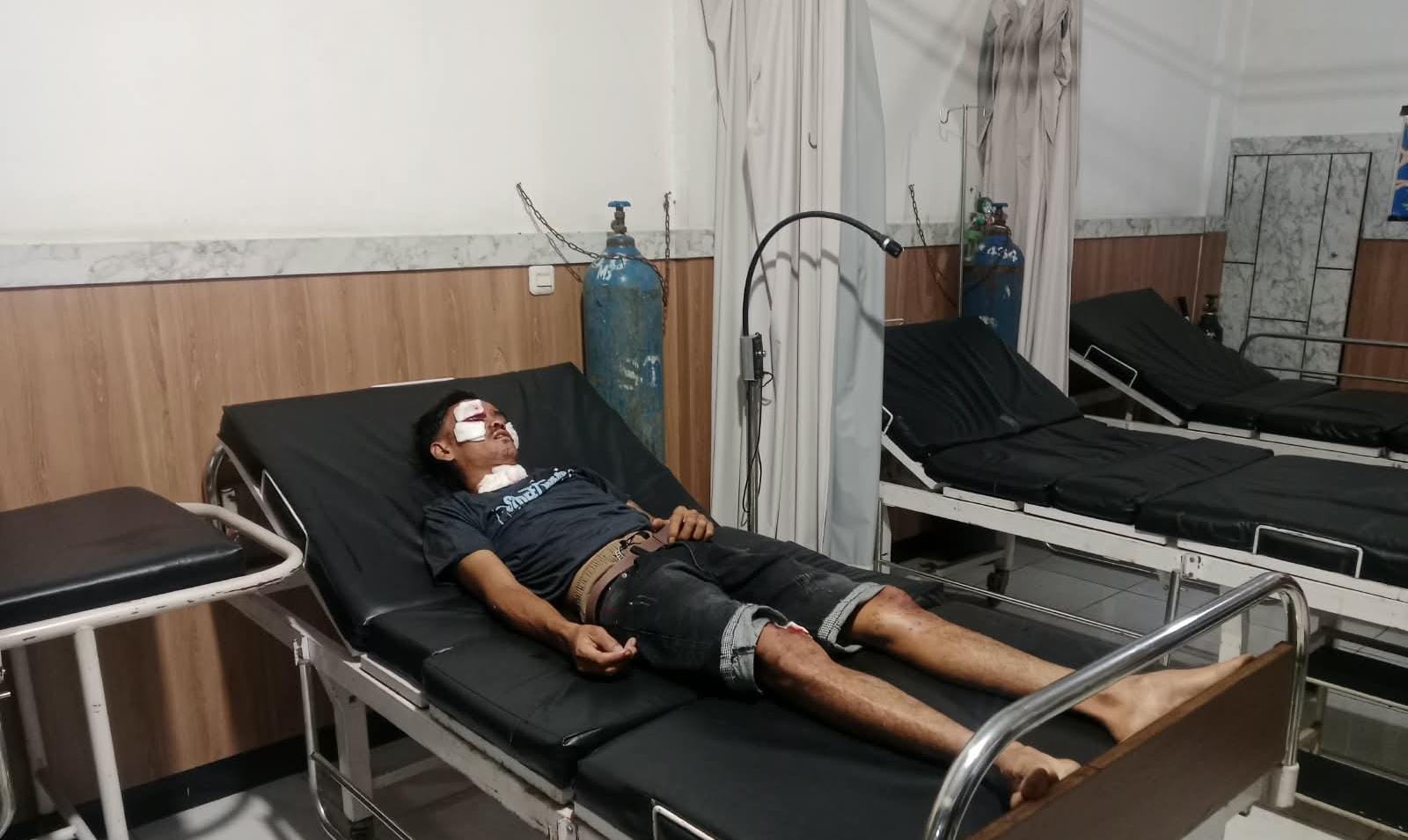 Warga Tertik Nyaris Tewas Usai Tabrak Mobil dari Belakang!