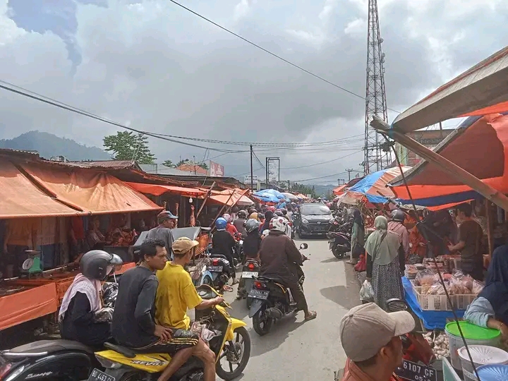 HEBOH! Begini Kondisi dan Suasana Pasar Tradisional Kepahiang H-2 Idul Fitri