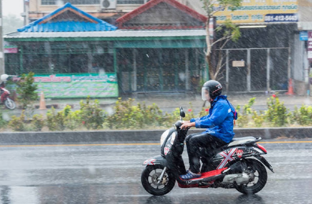 Tips Agar Tetap Prima, Ini Perawatan Sepeda Motor yang Penting Saat Musim Hujan 